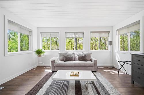 21 Ida Bay, Grand Marais, MB - Indoor