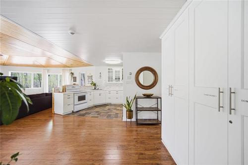21 Ida Bay, Grand Marais, MB - Indoor Photo Showing Kitchen With Double Sink
