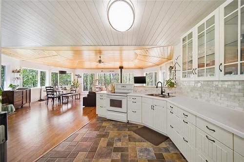 21 Ida Bay, Grand Marais, MB - Indoor Photo Showing Other Room