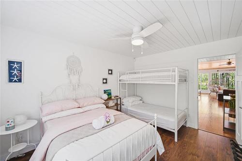 21 Ida Bay, Grand Marais, MB - Indoor Photo Showing Living Room