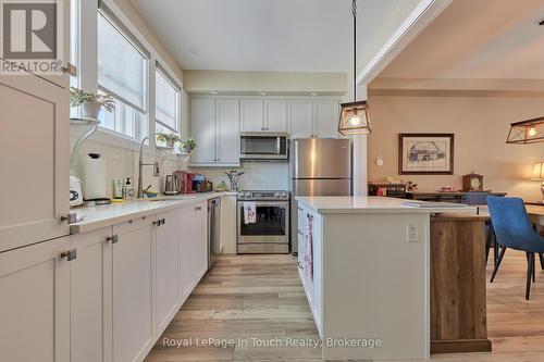 31 Julia Crescent, Midland, ON - Indoor Photo Showing Kitchen