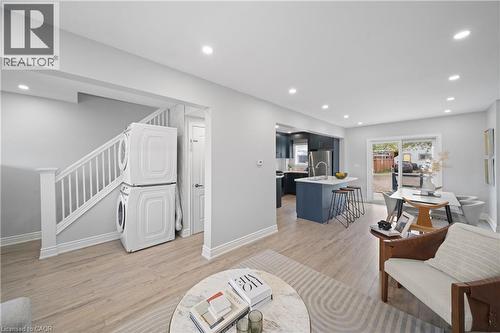 305 Weir Street N, Hamilton, ON - Indoor Photo Showing Living Room