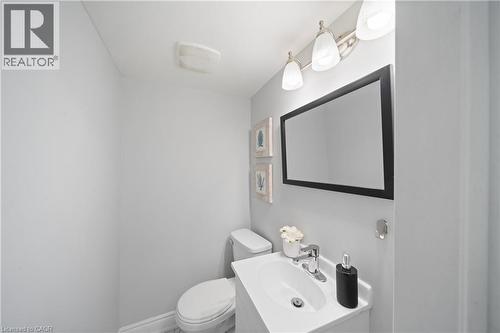 305 Weir Street N, Hamilton, ON - Indoor Photo Showing Bathroom