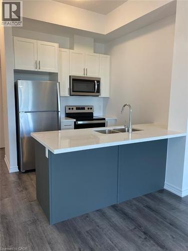 5055 Greenlane Road Unit# 604, Beamsville, ON - Indoor Photo Showing Kitchen With Double Sink