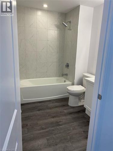 5055 Greenlane Road Unit# 604, Beamsville, ON - Indoor Photo Showing Bathroom