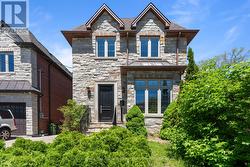 110 PARKLEA DRIVE Toronto, ON M4G 2J8