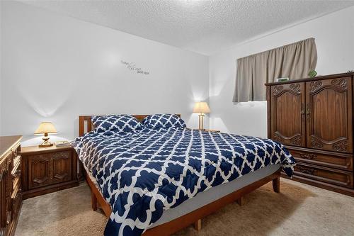 88 Walnut Avenue, Mitchell, MB - Indoor Photo Showing Bedroom