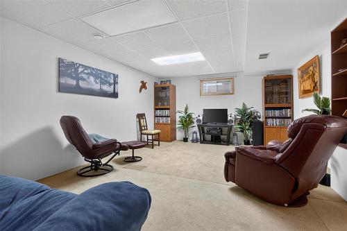 88 Walnut Avenue, Mitchell, MB - Indoor Photo Showing Other Room