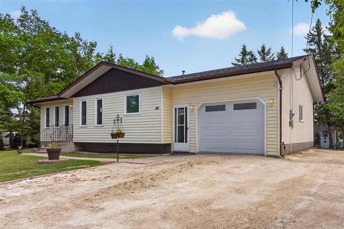88 Walnut Avenue, Mitchell, MB - Outdoor