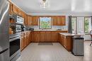 88 Walnut Avenue, Mitchell, MB  - Indoor Photo Showing Kitchen With Double Sink 