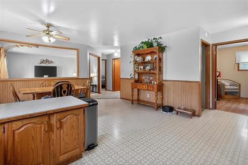 88 Walnut Avenue, Mitchell, MB - Indoor Photo Showing Other Room