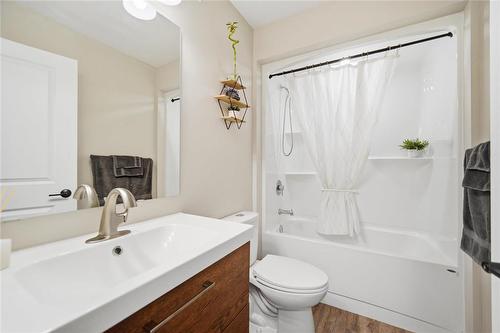 43 Seine River Crossing, Ste Anne, MB - Indoor Photo Showing Bathroom
