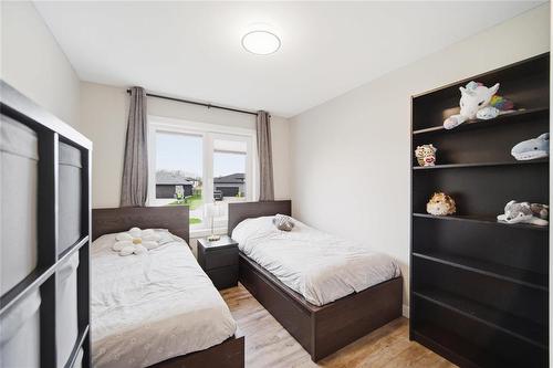 43 Seine River Crossing, Ste Anne, MB - Indoor Photo Showing Bedroom