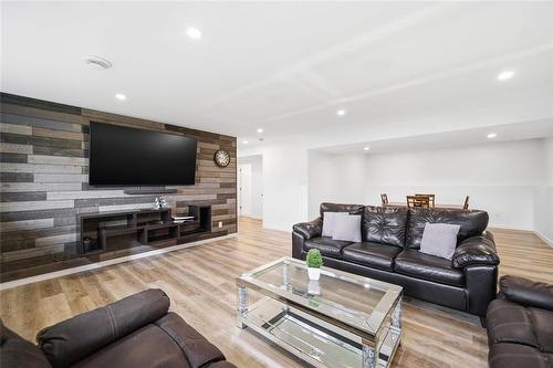43 Seine River Crossing, Ste Anne, MB - Indoor Photo Showing Living Room