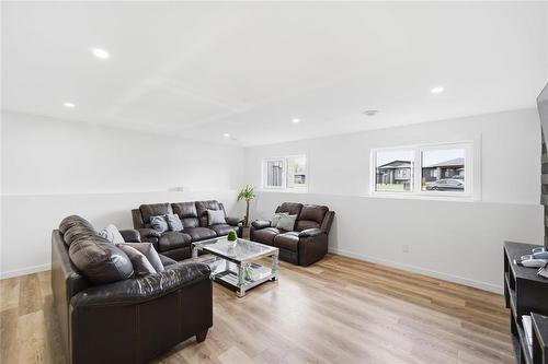 43 Seine River Crossing, Ste Anne, MB - Indoor Photo Showing Living Room