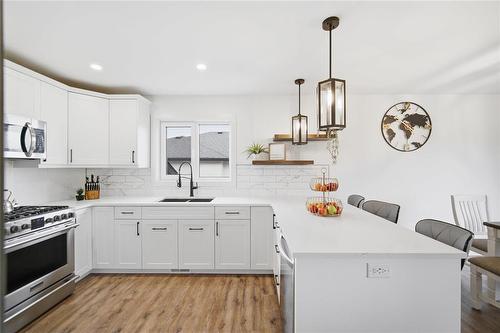 43 Seine River Crossing, Ste Anne, MB - Indoor Photo Showing Kitchen With Double Sink With Upgraded Kitchen