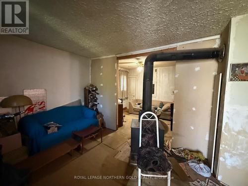 6 Monroe Street, Mcgarry (Virginiatown/Kearns), ON - Indoor Photo Showing Other Room
