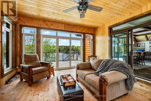 68 Lees Road, Mckellar, ON - Indoor Photo Showing Living Room