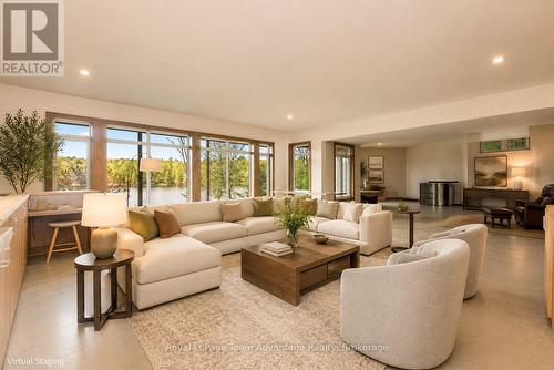 68 Lees Road, Mckellar, ON - Indoor Photo Showing Living Room