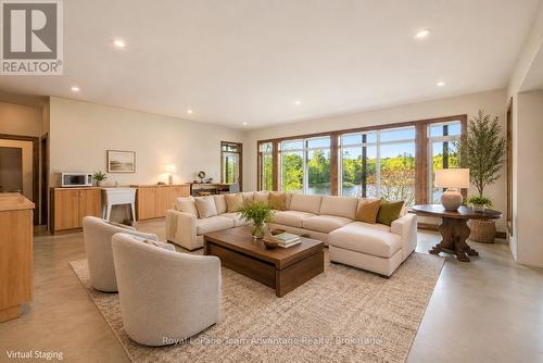 68 Lees Road, Mckellar, ON - Indoor Photo Showing Living Room
