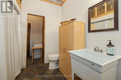 68 Lees Road, Mckellar, ON - Indoor Photo Showing Bathroom
