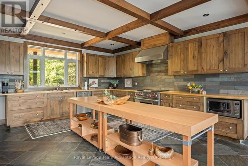 68 Lees Road, Mckellar, ON - Indoor Photo Showing Kitchen