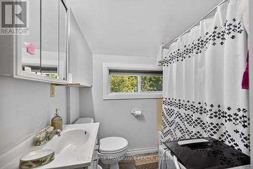 58 Abbott Street, Brockville, ON - Indoor Photo Showing Bathroom