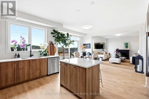 998 Trailsview Avenue, Cobourg, ON - Indoor Photo Showing Kitchen