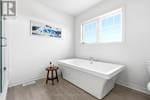 998 Trailsview Avenue, Cobourg, ON - Indoor Photo Showing Bathroom