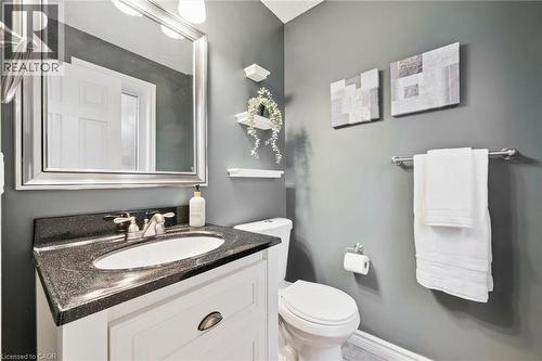 17 Carroll Crescent, Guelph, ON - Indoor Photo Showing Bathroom