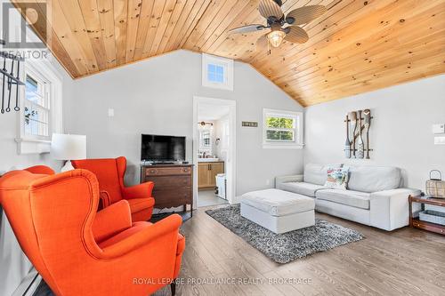 20300 South Brother Island, Frontenac (Frontenac South), ON - Indoor Photo Showing Living Room
