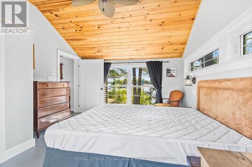 20300 South Brother Island, Frontenac (Frontenac South), ON - Indoor Photo Showing Bedroom
