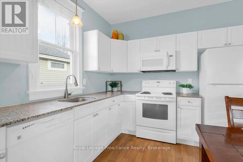 48 Meadow View Lane, Prince Edward County (Athol Ward), ON - Indoor Photo Showing Kitchen