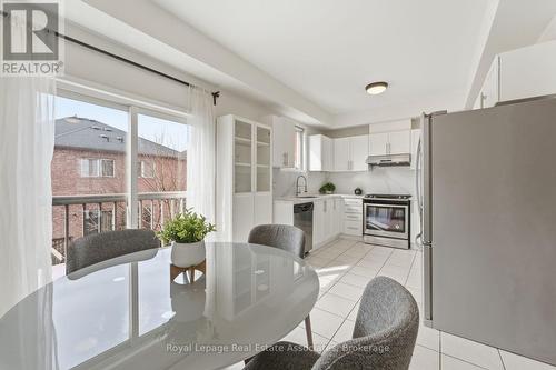 647 Courtney Valley Road, Mississauga, ON - Indoor Photo Showing Other Room