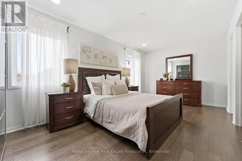 647 Courtney Valley Road, Mississauga, ON - Indoor Photo Showing Bedroom