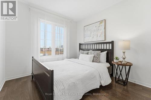 647 Courtney Valley Road, Mississauga, ON - Indoor Photo Showing Bedroom
