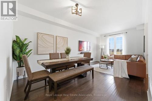 647 Courtney Valley Road, Mississauga, ON - Indoor Photo Showing Living Room