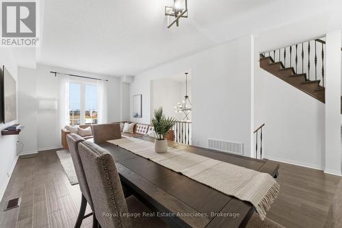 647 Courtney Valley Road, Mississauga, ON - Indoor Photo Showing Dining Room