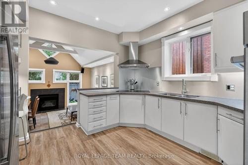 31 Wendover Avenue, Ottawa, ON - Indoor Photo Showing Kitchen With Double Sink