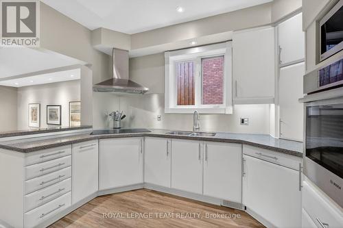 31 Wendover Avenue, Ottawa, ON - Indoor Photo Showing Kitchen With Double Sink