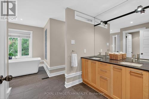 31 Wendover Avenue, Ottawa, ON - Indoor Photo Showing Bathroom