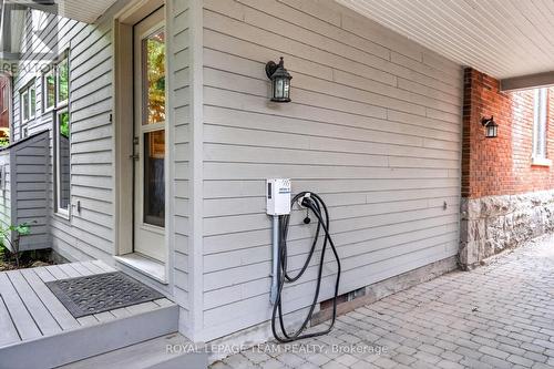 31 Wendover Avenue, Ottawa, ON - Outdoor With Exterior