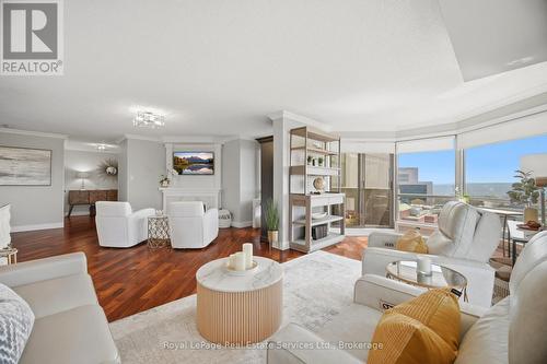 1001 - 1201 North Shore Boulevard E, Burlington (Brant), ON - Indoor Photo Showing Living Room