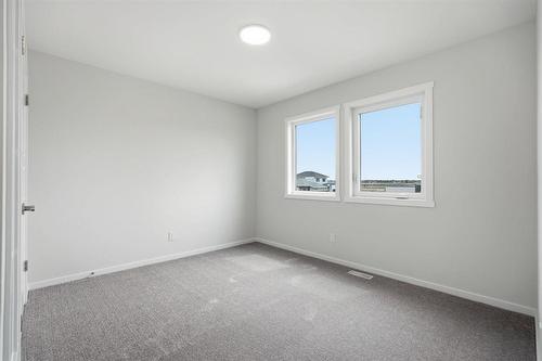 113 Point Pleasant Place, Winnipeg, MB - Indoor Photo Showing Other Room
