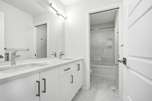 113 Point Pleasant Place, Winnipeg, MB - Indoor Photo Showing Bathroom