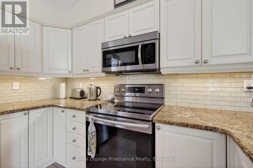 402 - 325 Densmore Road, Cobourg, ON - Indoor Photo Showing Kitchen
