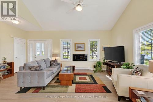402 - 325 Densmore Road, Cobourg, ON - Indoor Photo Showing Living Room