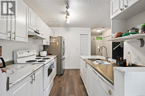 28 717 Aspen Rd, Comox, BC - Indoor Photo Showing Kitchen With Double Sink