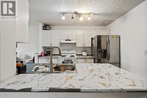 28 717 Aspen Rd, Comox, BC - Indoor Photo Showing Kitchen