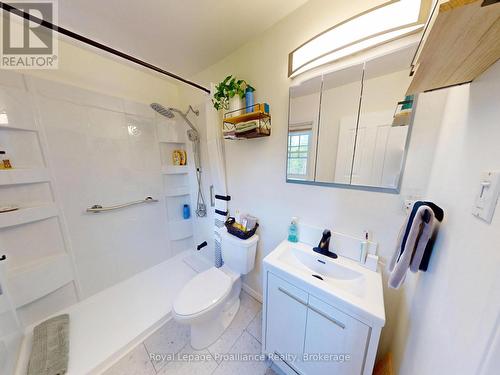 192 Pine Street, Belleville (Belleville Ward), ON - Indoor Photo Showing Bathroom